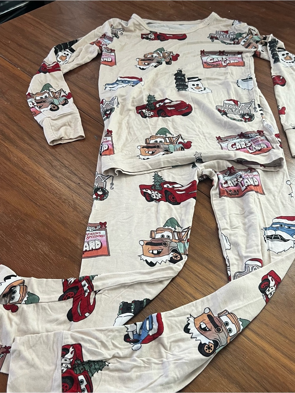 Magical Little Babes Disney
Cars Kids Beige Holiday l
Pajama Set Tow Mater 5/6